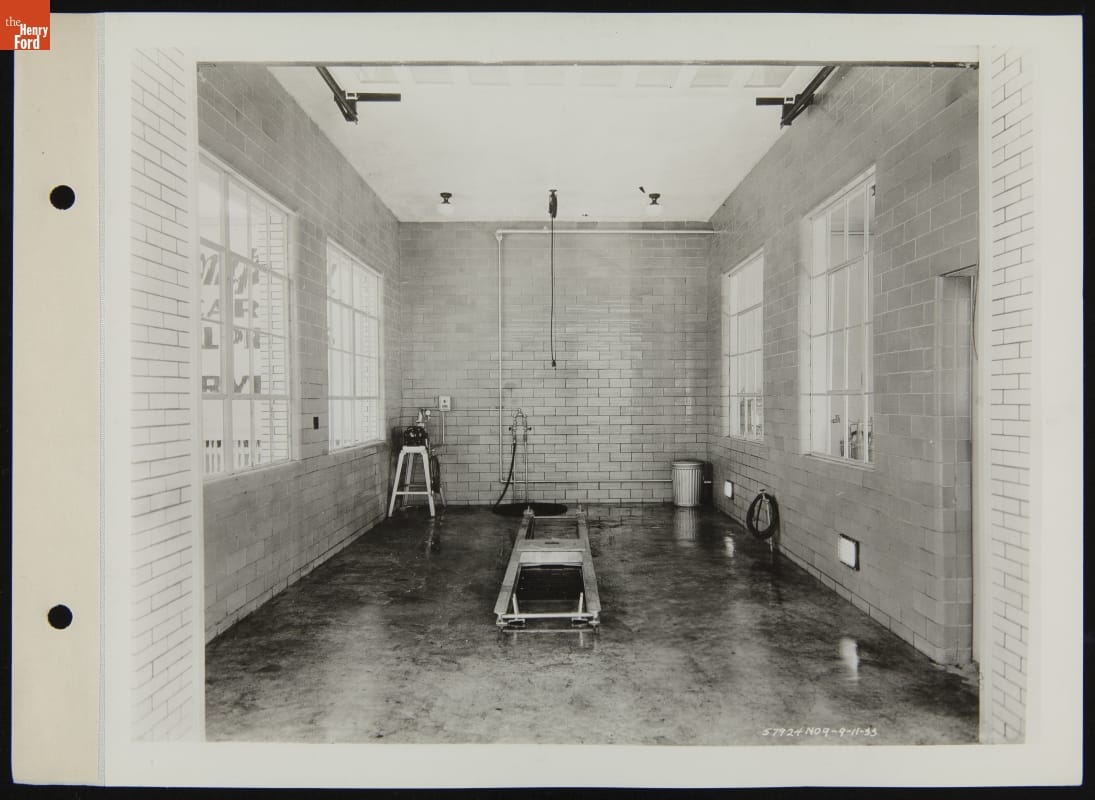 Super Service Station, 1933