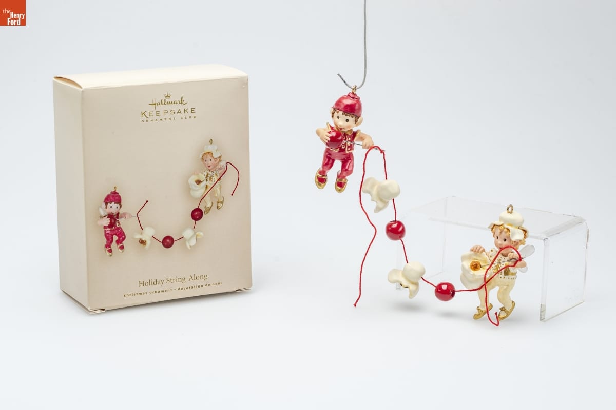 Hallmark "Holiday String-Along" Christmas Ornament, 2007