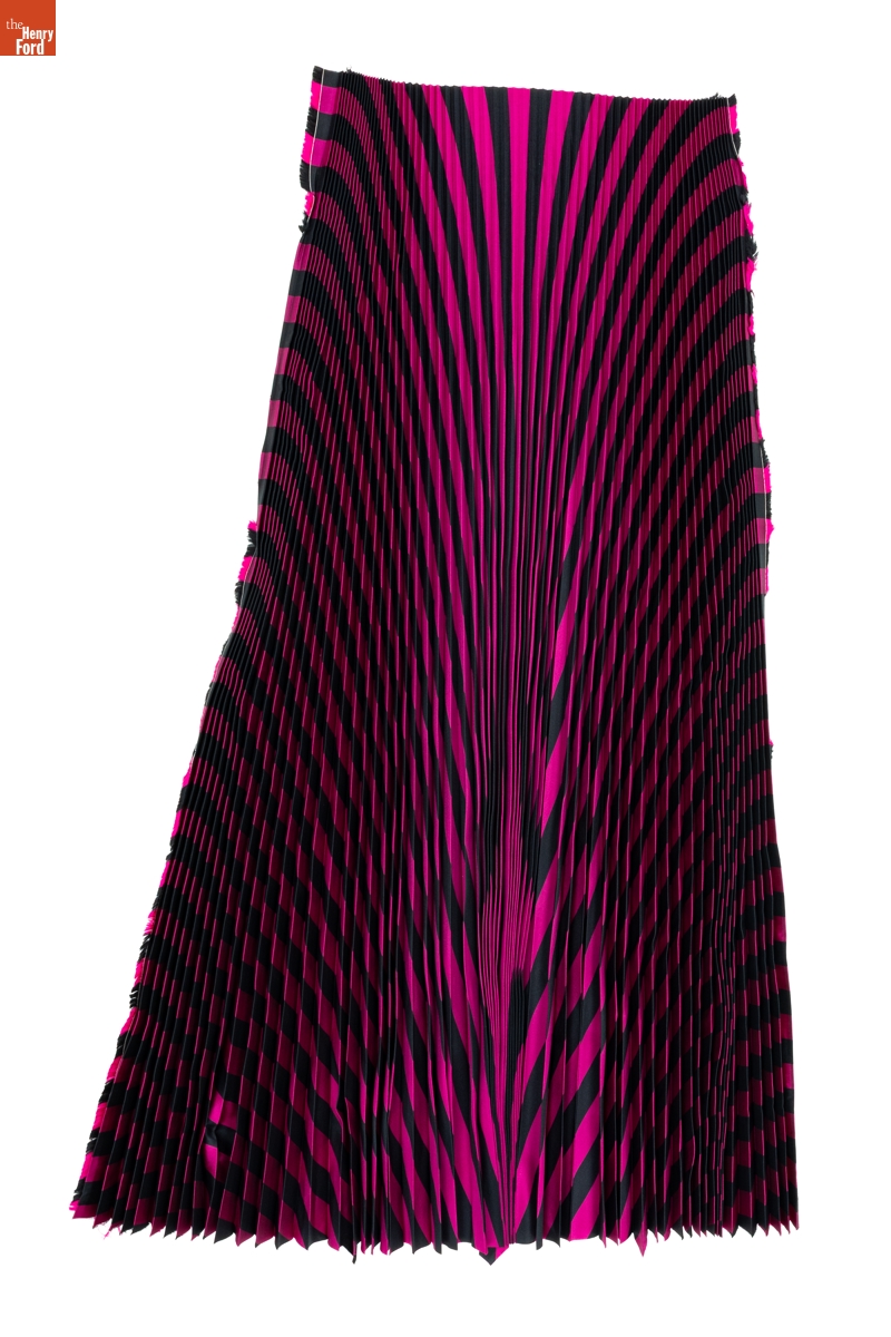 Sunburst Pattern Pleated Fabric, 2018